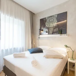 2* Πανσιόν Duomo Deluxe